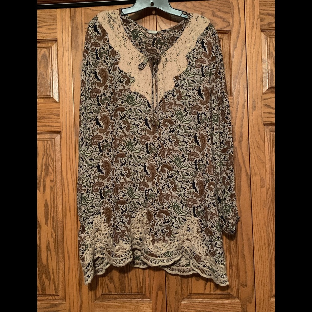 GIMMICKS BY BKE PAISLEY DRESS